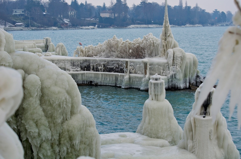 Illustration for article titled These alien-looking ice sculptures formed all on their own
